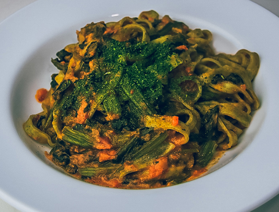 蟹とトマトのクリームパスタ